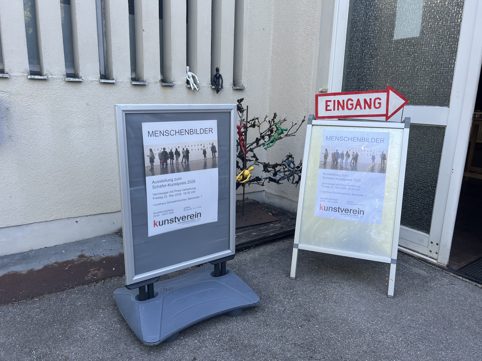 Plakate der Ausstellung Menschenbilder im Kunstverein Schwabmünchen 2026